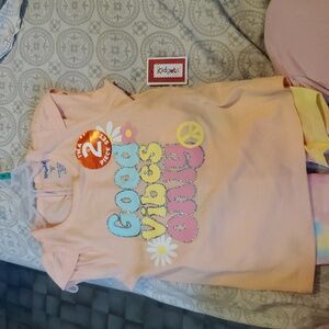 Kidgets Peach T-Shirt with Colorful Text Set